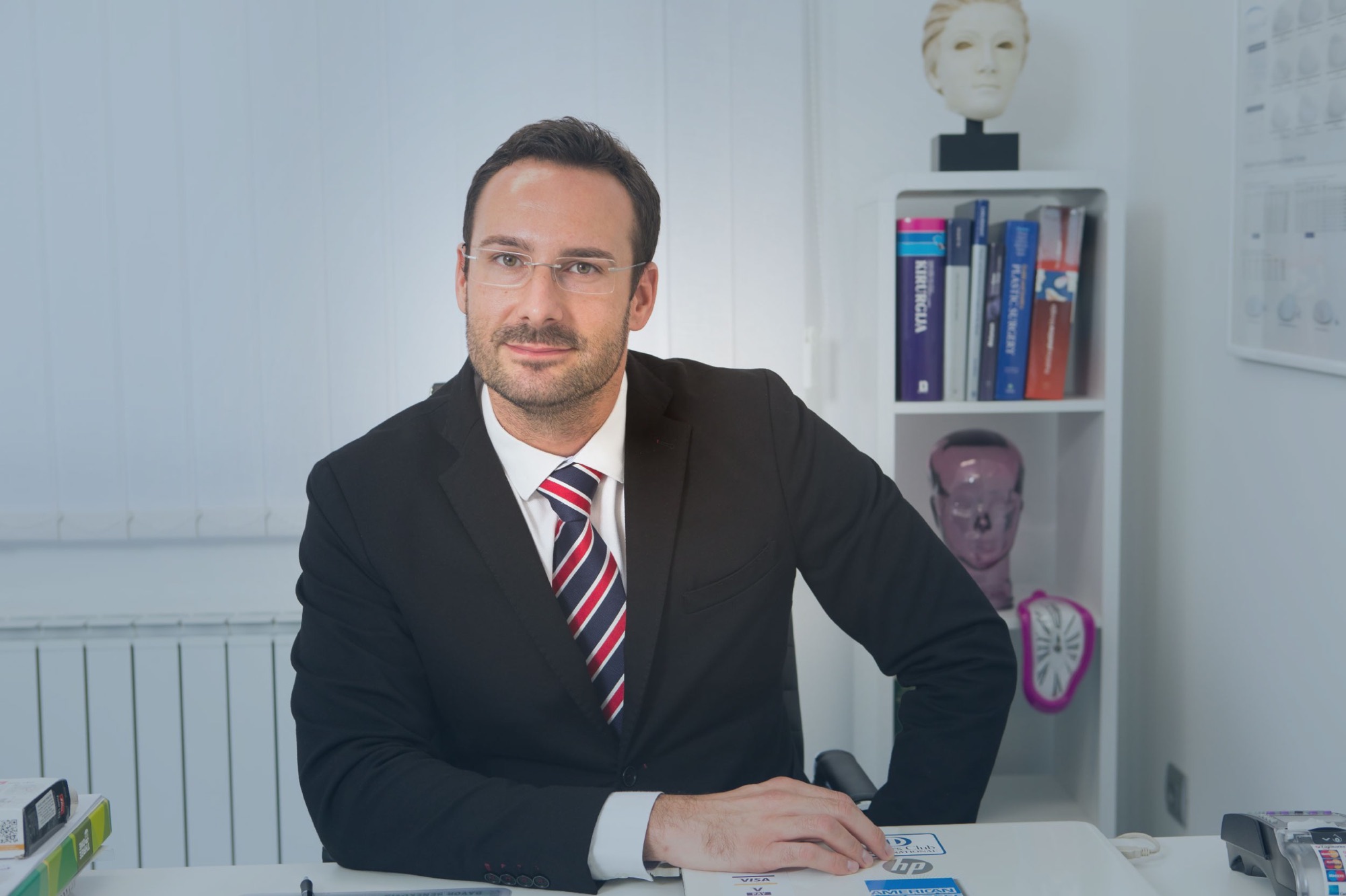 Dr. Matija Miletić za radnim stolom